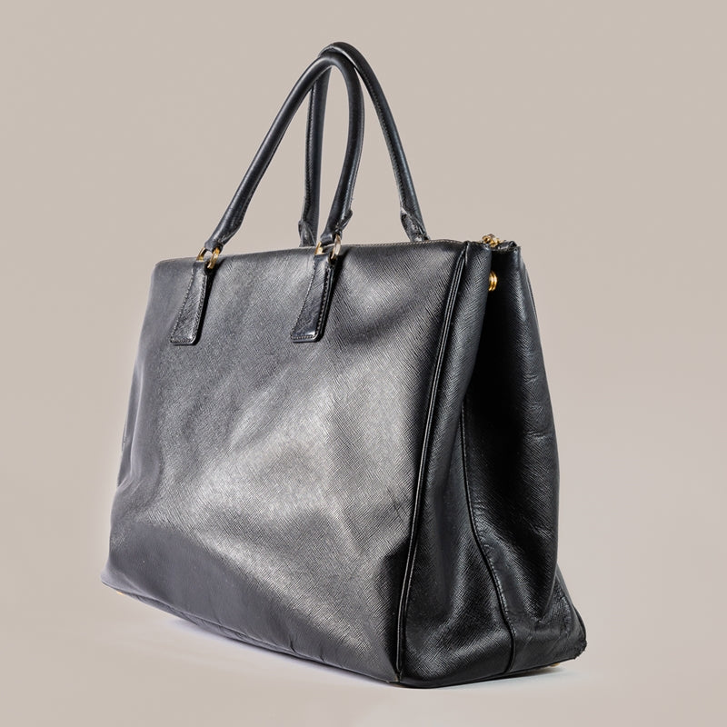 Bolsa Prada , cor preta, tamanho G